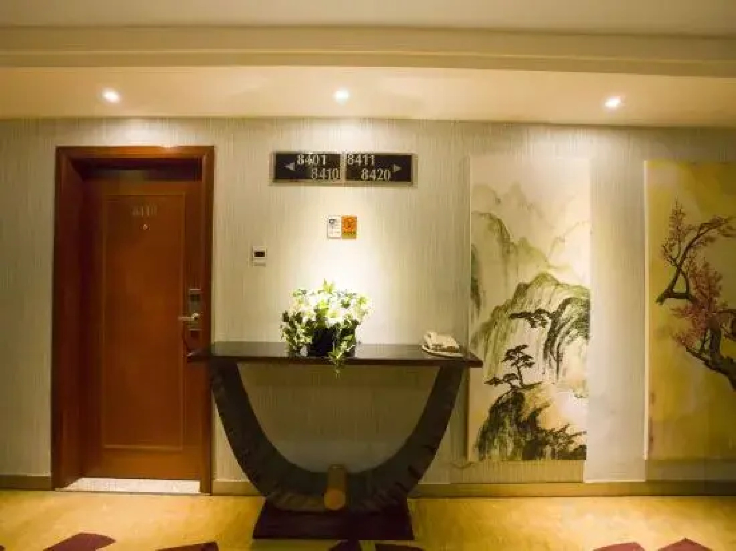 Sunshine Holiday Hotel