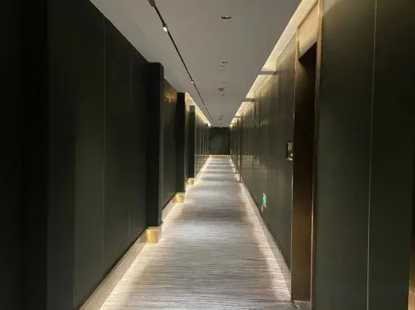 Yueshui Lanting Smart Hotel (Yuan Yongnian New Century Tianzhu Square)