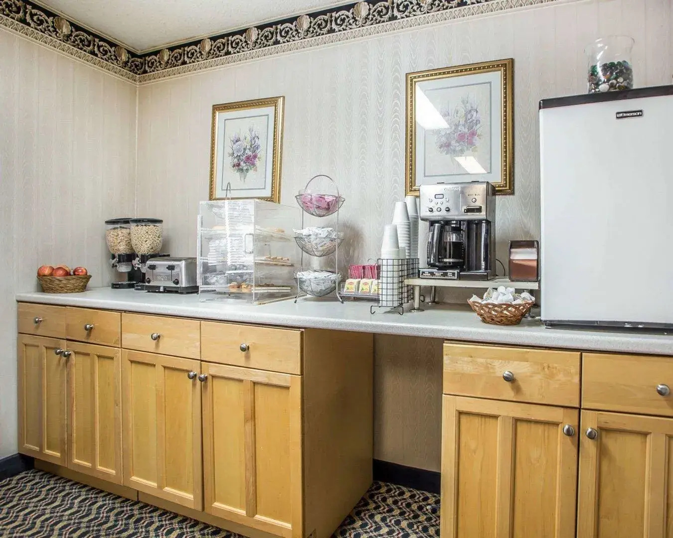 RODEWAY INN and SUITES