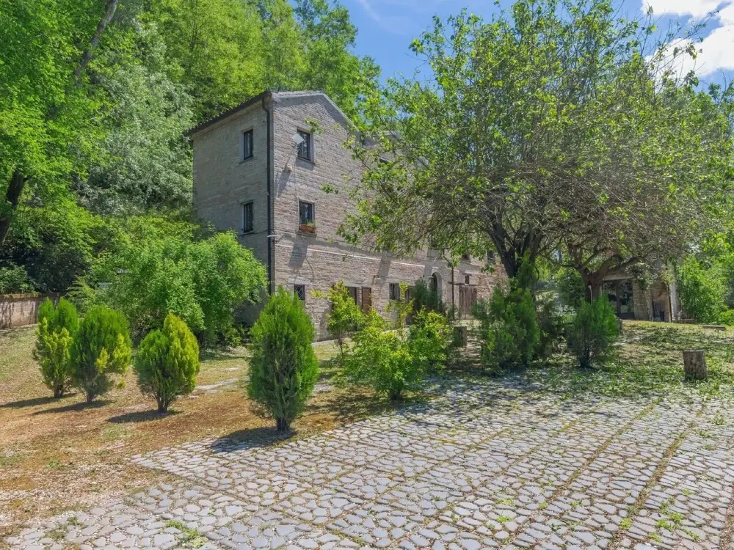 Rustic Home in Santa Vittoria in Matenano FM With Garden