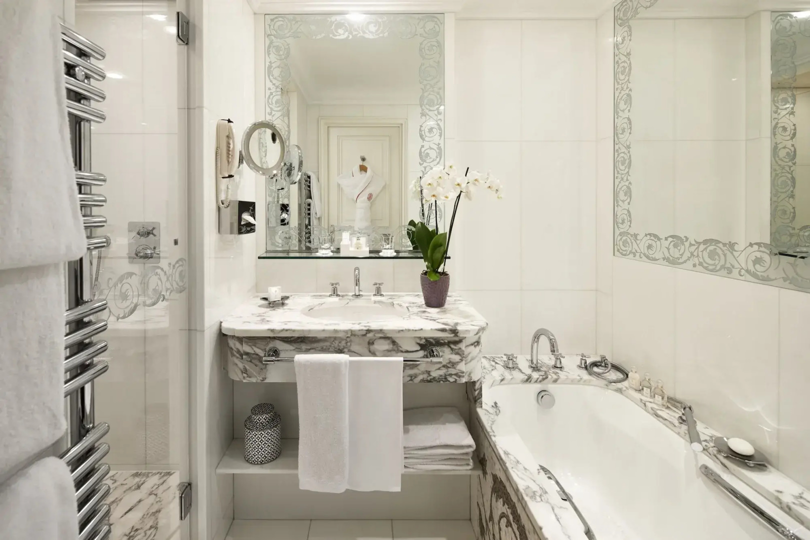 Отель Plaza Athenee