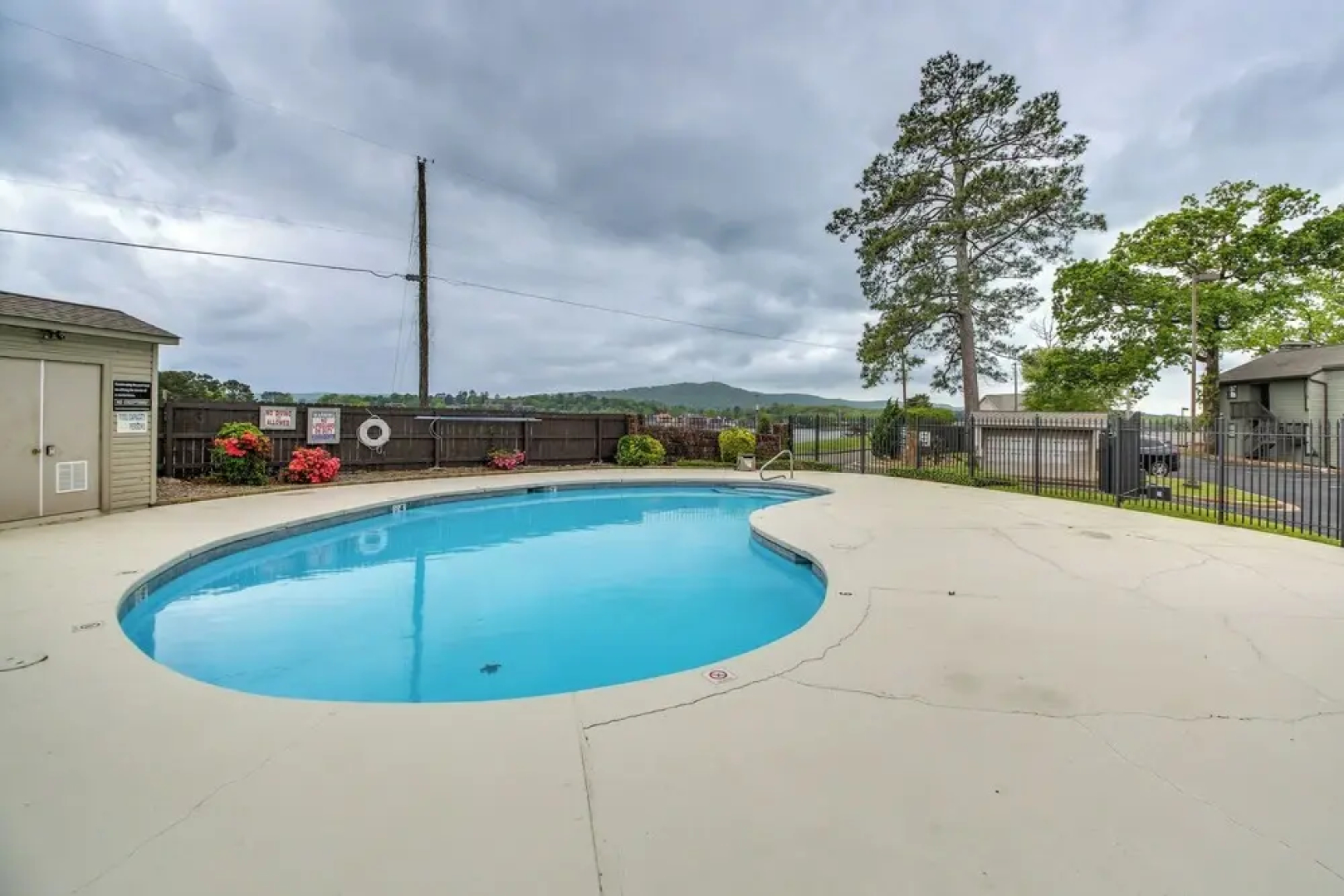 Lake Hamilton River-view Retreat w/ Pool Access