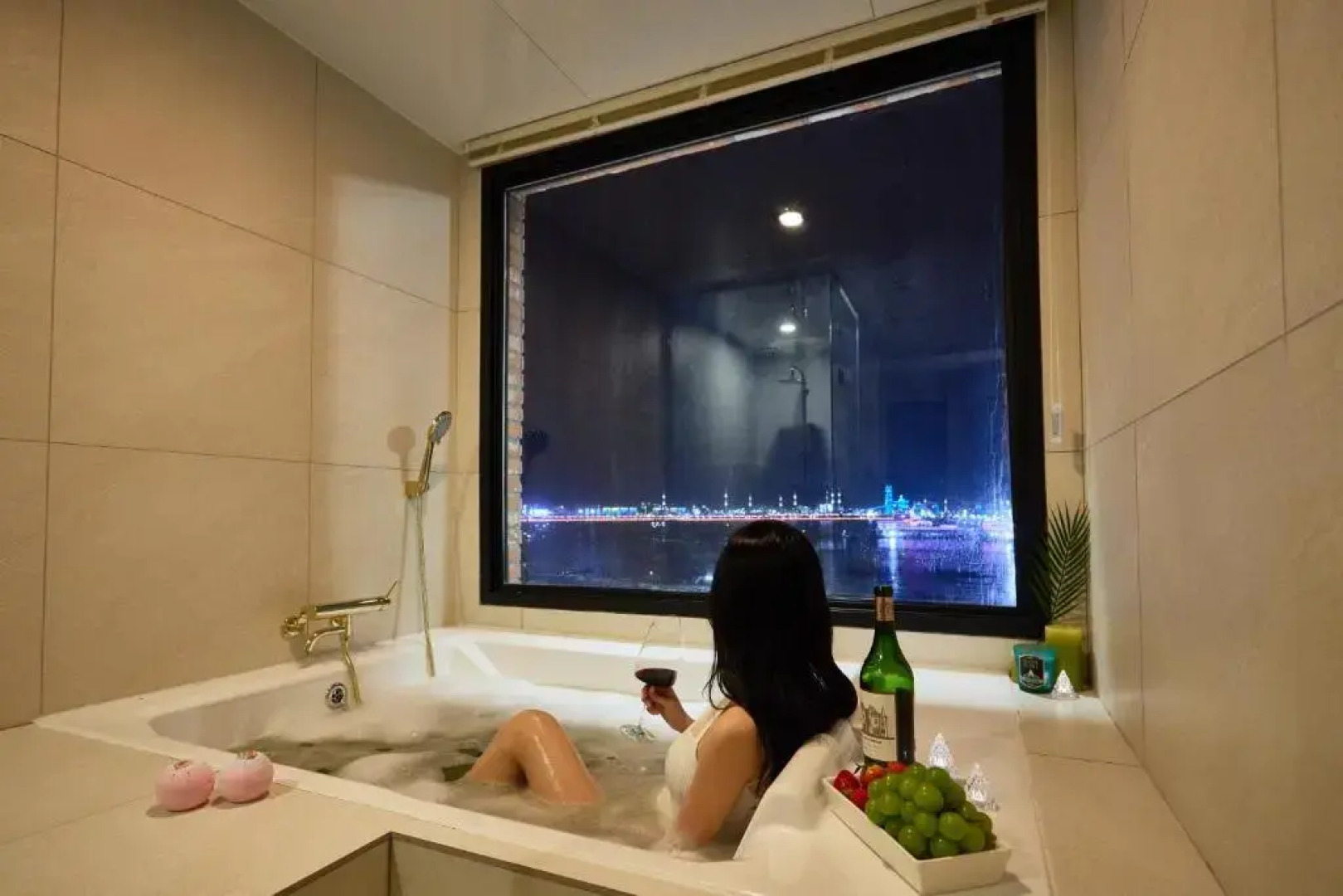 Pohang Terminal Brown Dot