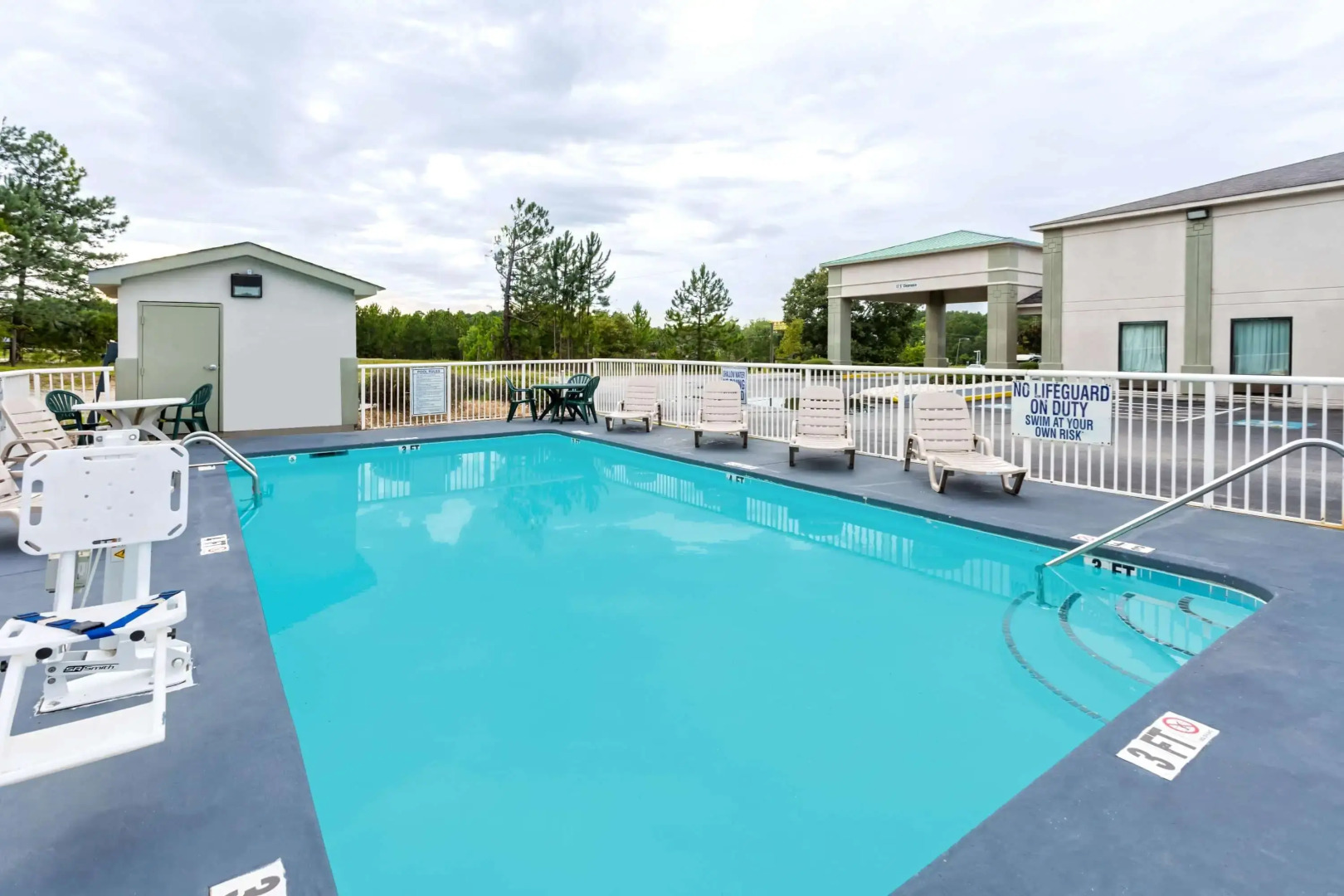 Days Inn by Wyndham Lugoff