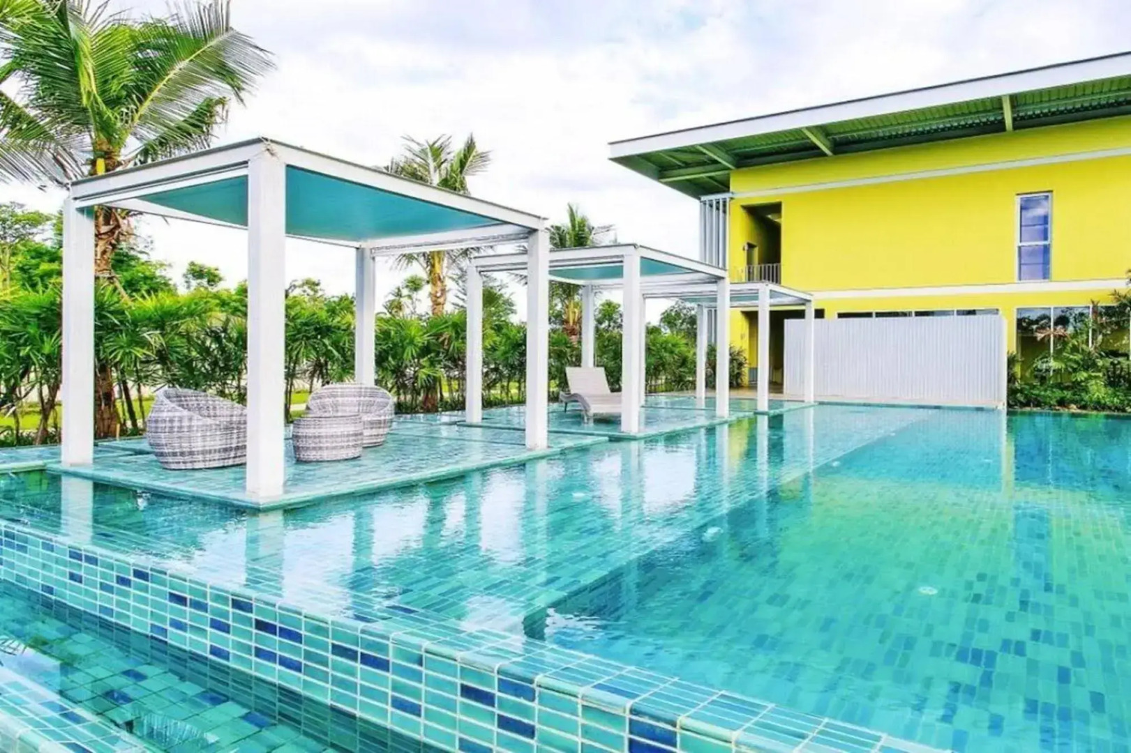 Villa Meesuk Residences