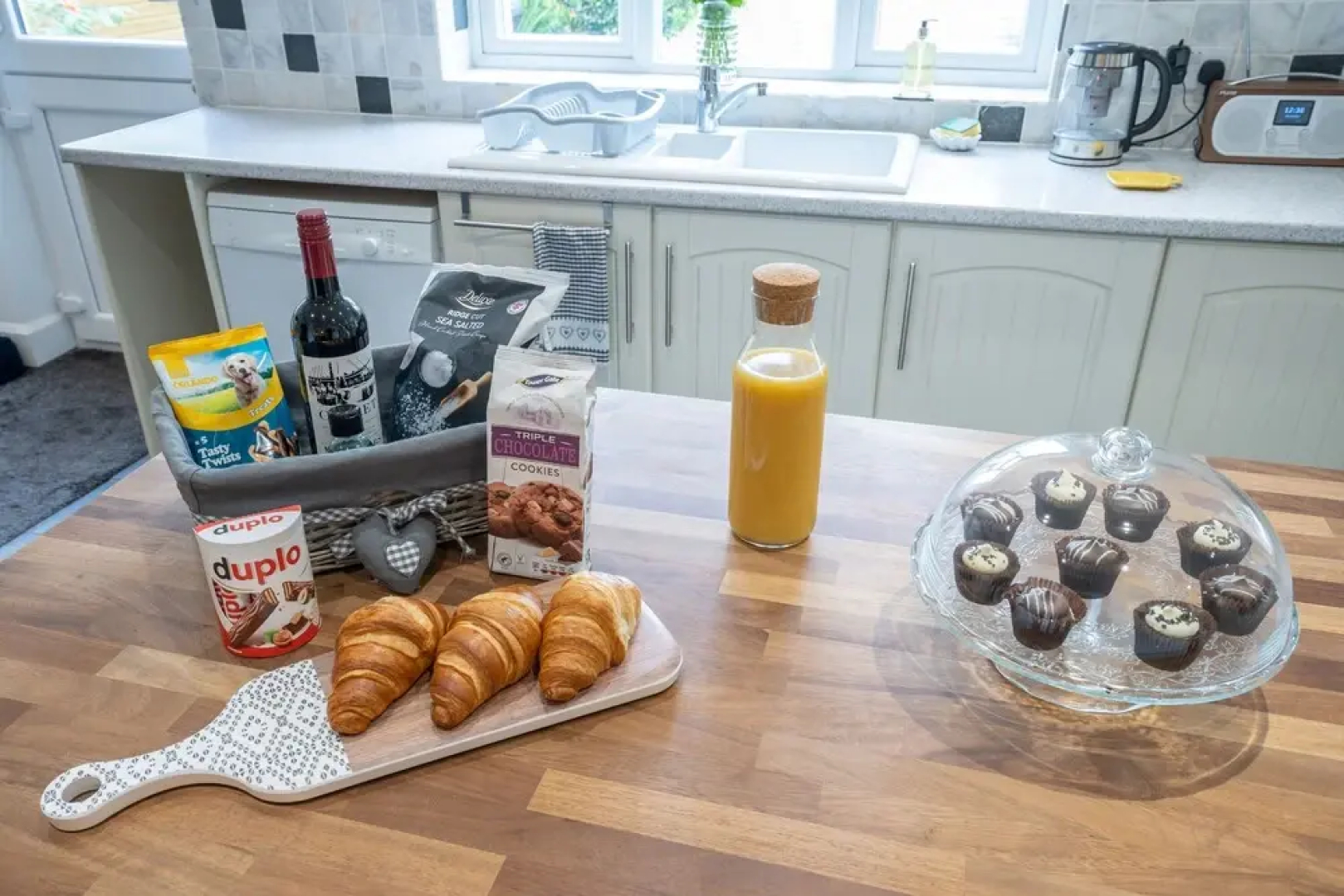 Norfolk Luxe Beach House Sleeps 8 Dog Friendly