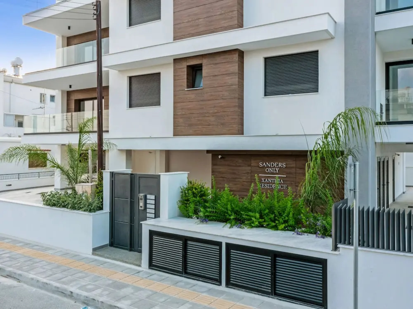 Sanders Only - Lovely 1-bdr Apt With two Balconies