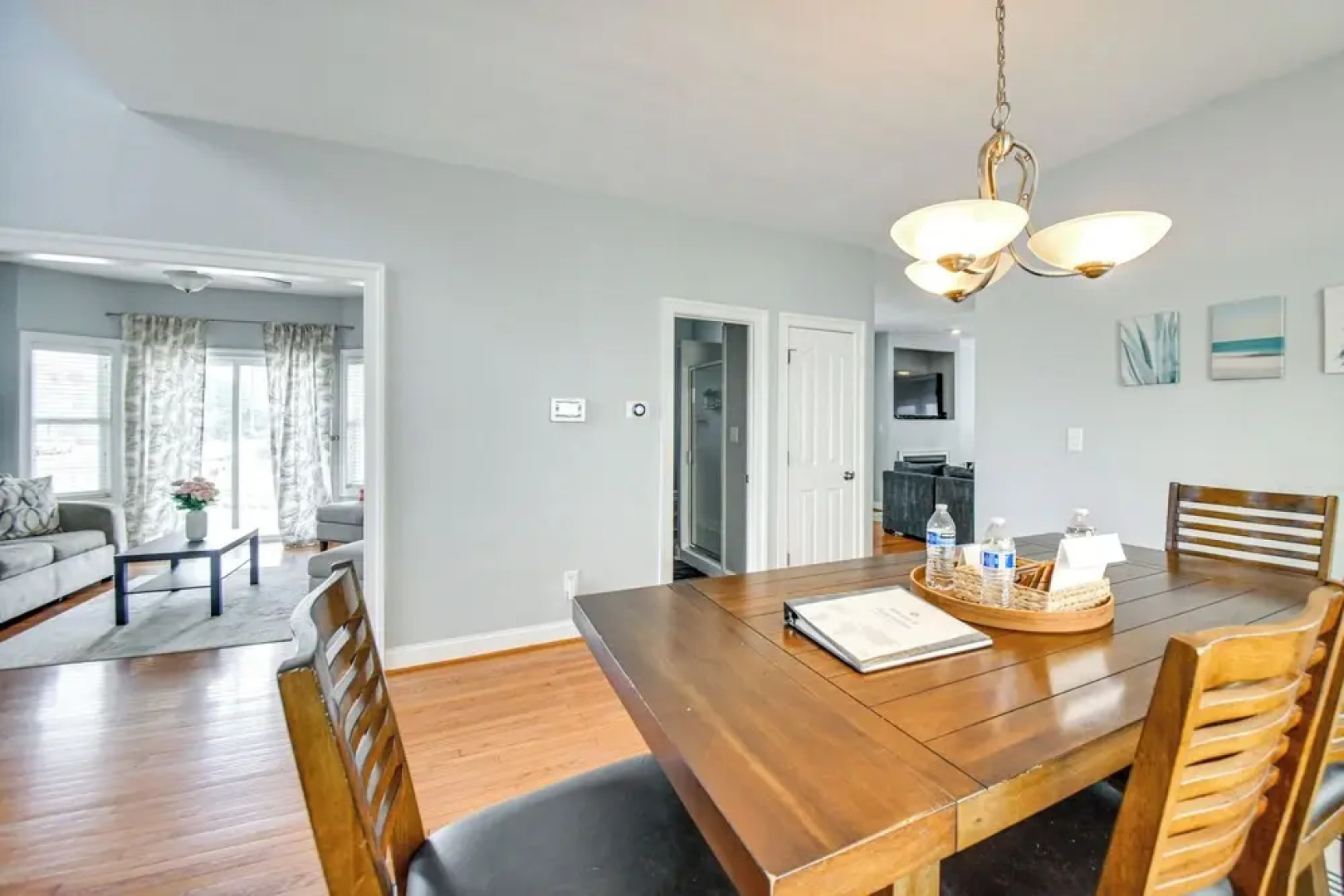 Inviting Norfolk Family Retreat: 1 Block to Beach!
