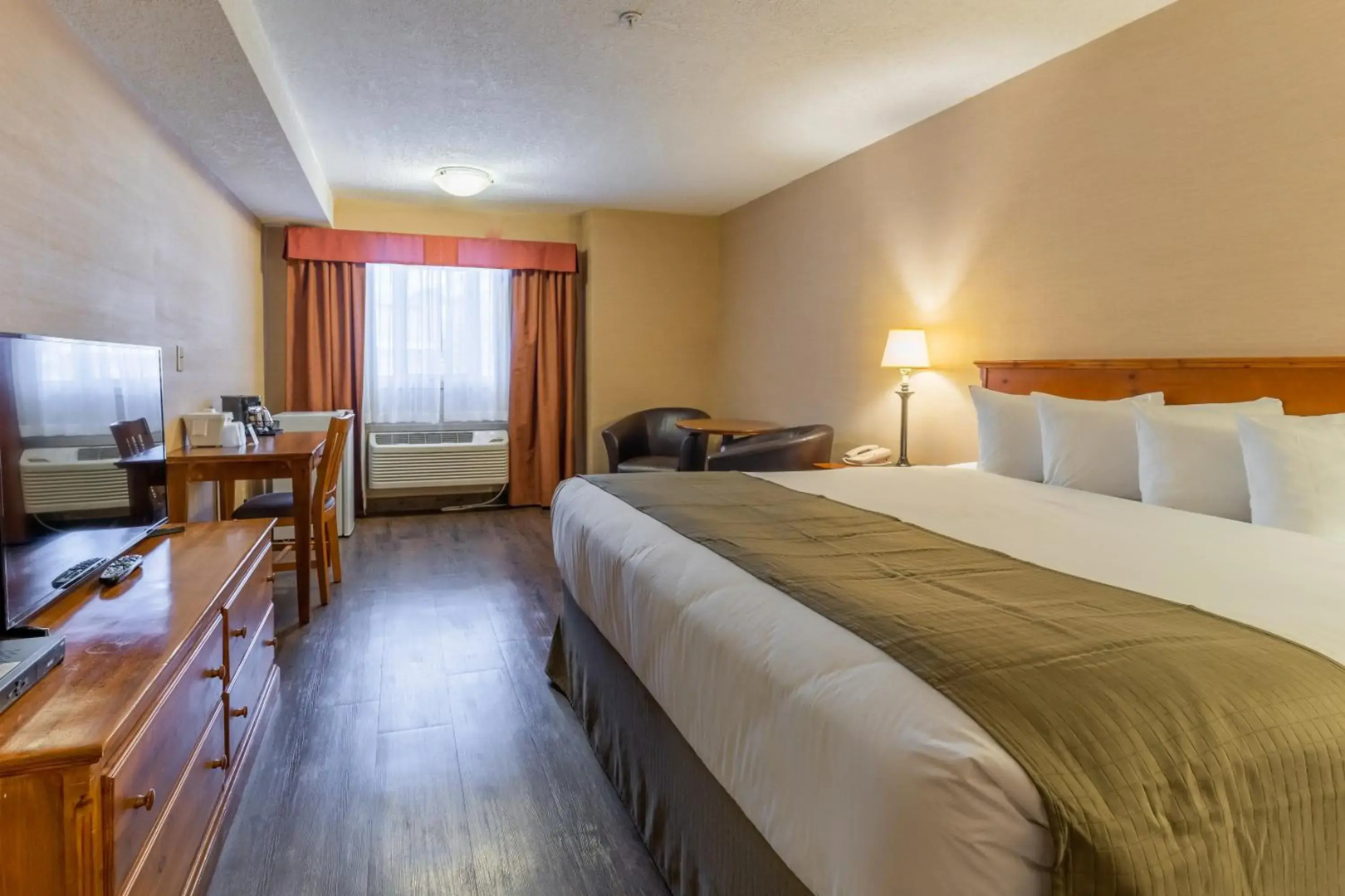 Canmore Inn & Suites