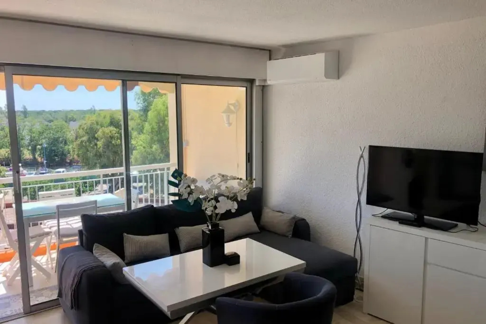 Nice 57 M In A Quiet Residence With Pool