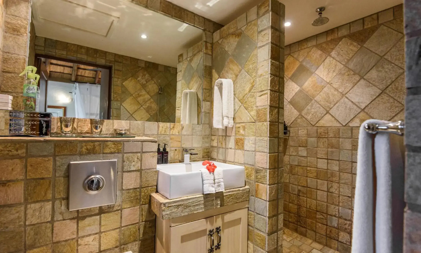 Khaya Ndlovu Safari Manor