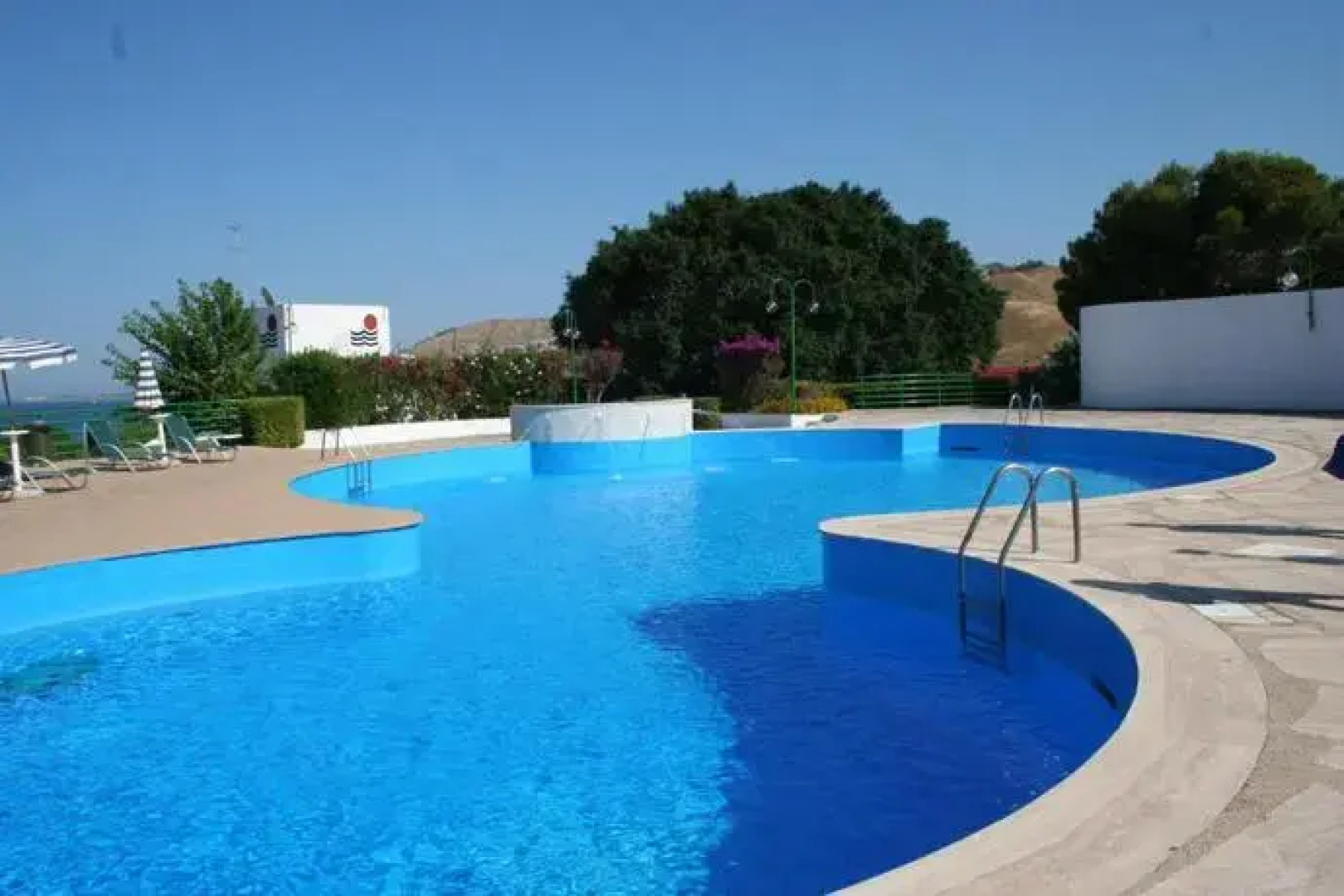 Costa Tiziana Resort