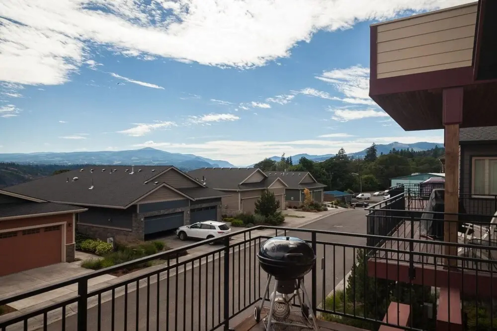 River Scene 30 Day Minimum 3 Bedroom Home by RedAwning