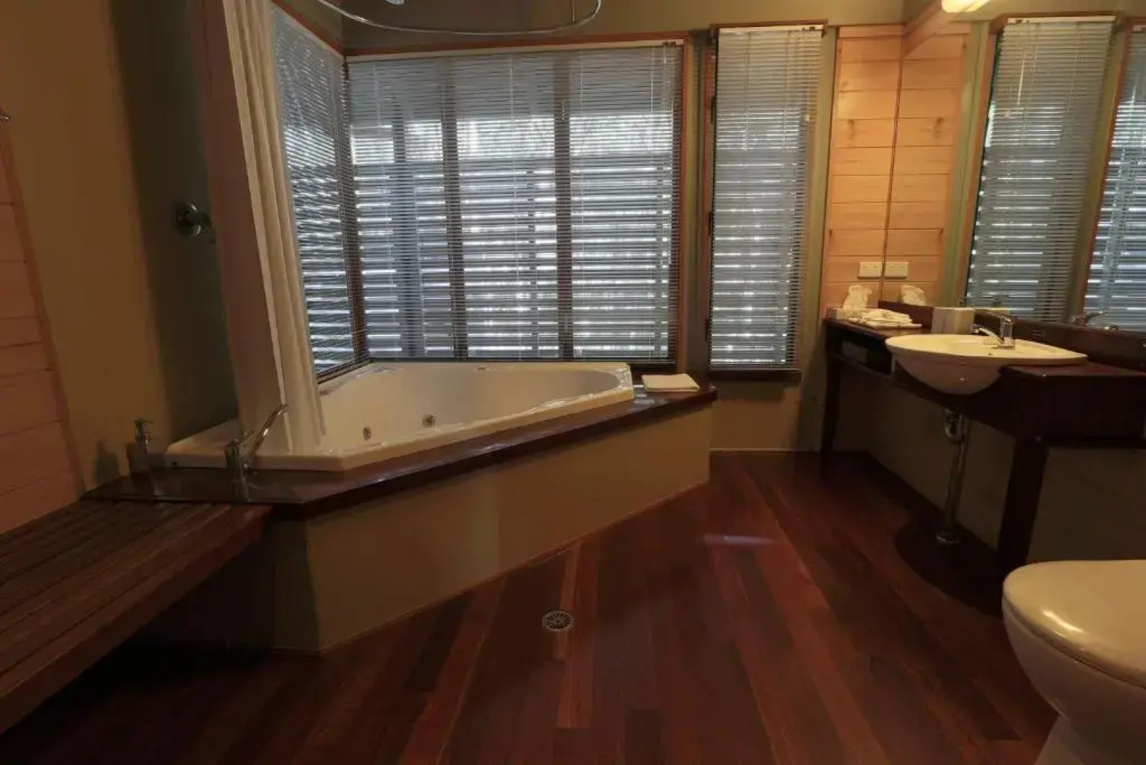 Bombah Point Eco Cottages