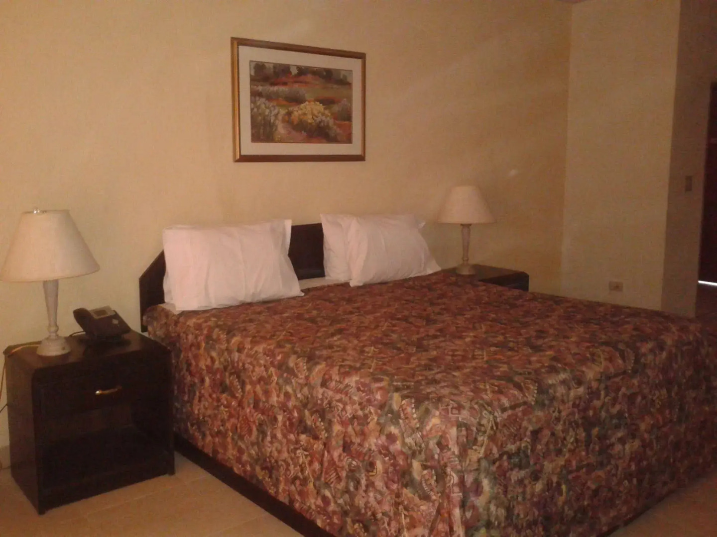 Le Monte Cristo Hotel & Suites