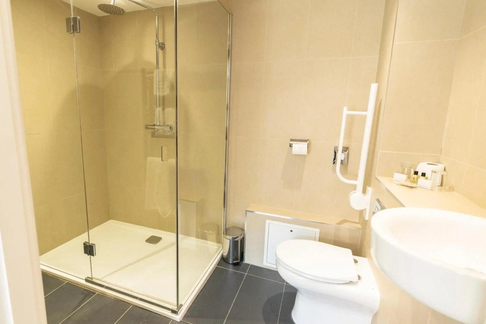 Waterside Hotel & Leisure Club