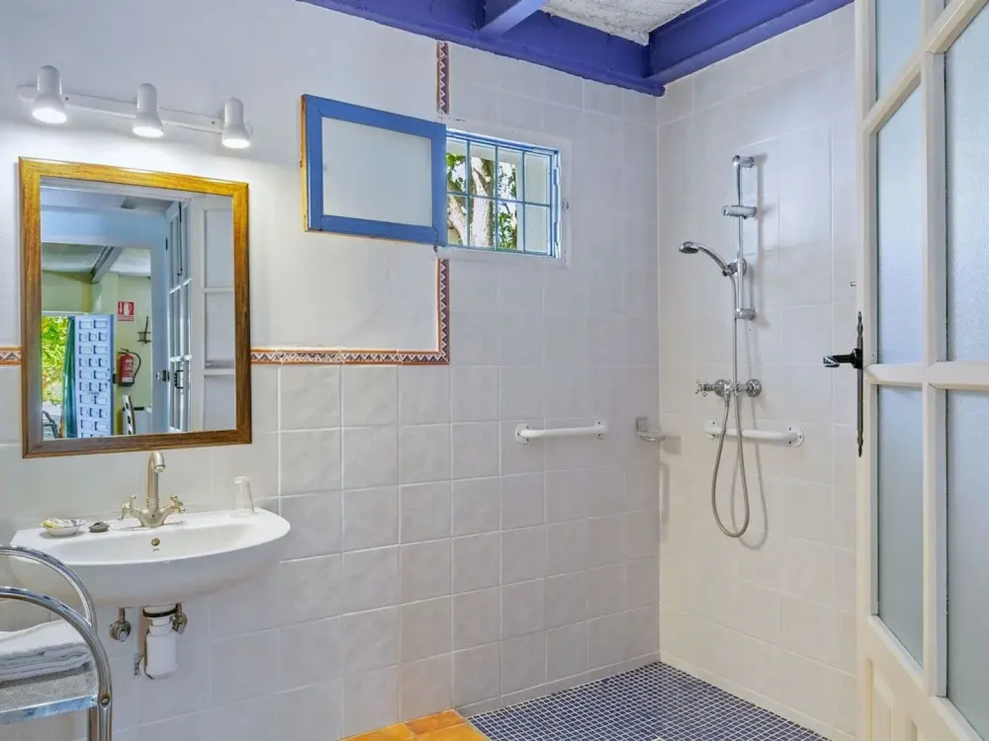 Delightful Mansion in Huétor-Tájar near Sea