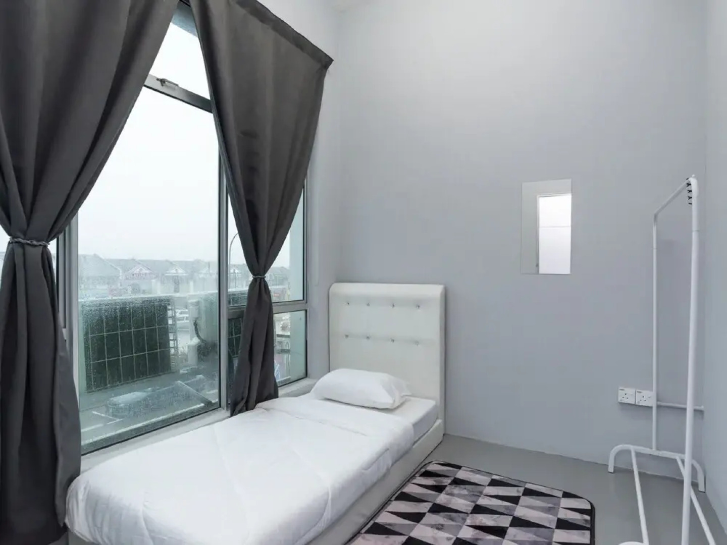 SPOT ON 89757 The Rooms JB