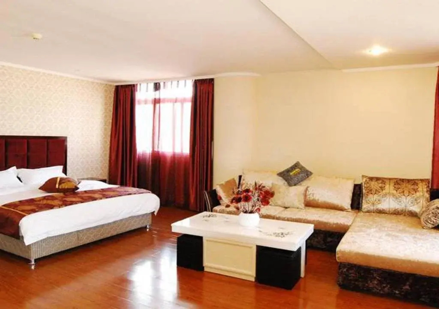 Xichang Xiaoding Business Hotel