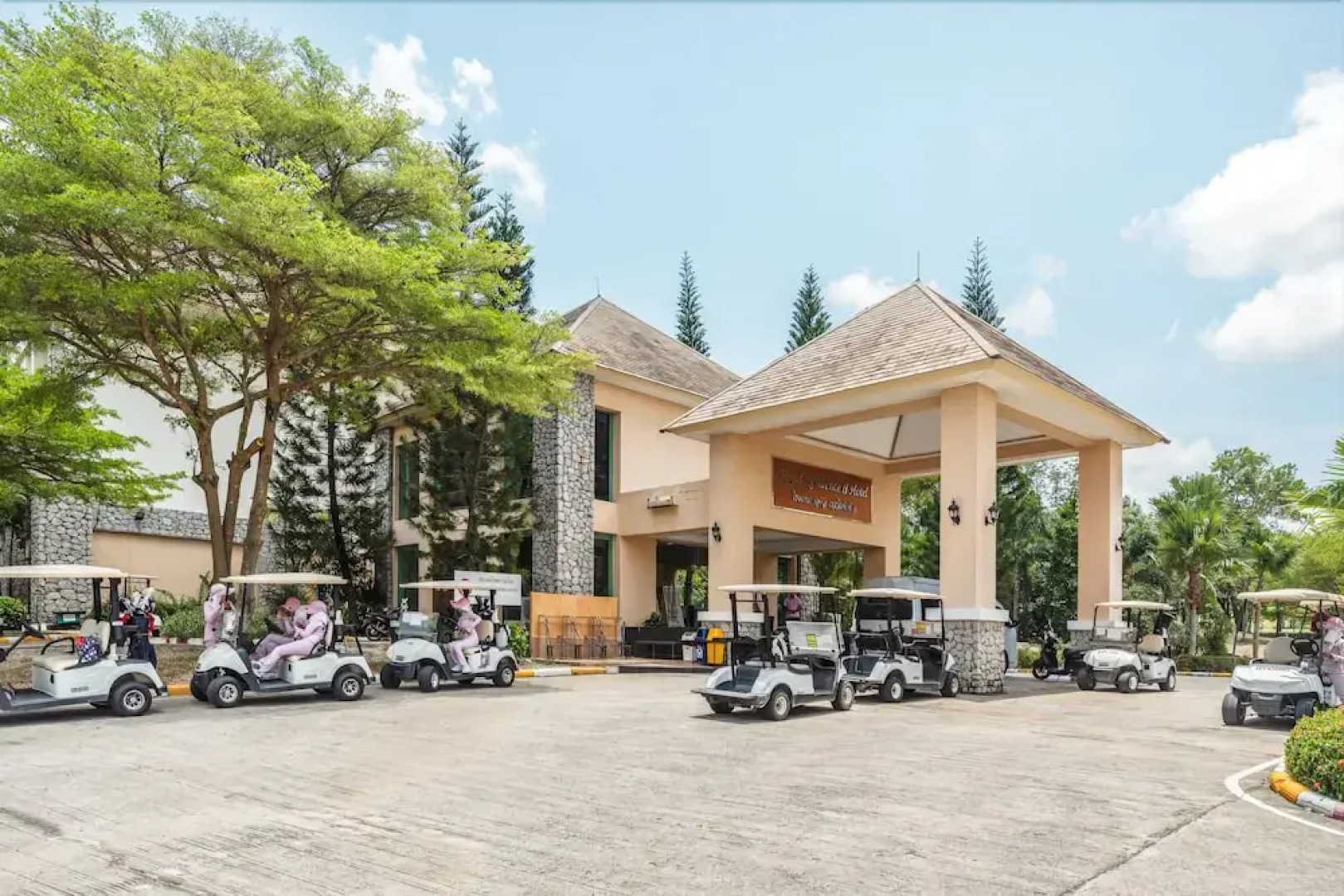 The Emerald Harbor Rayong by Favstay