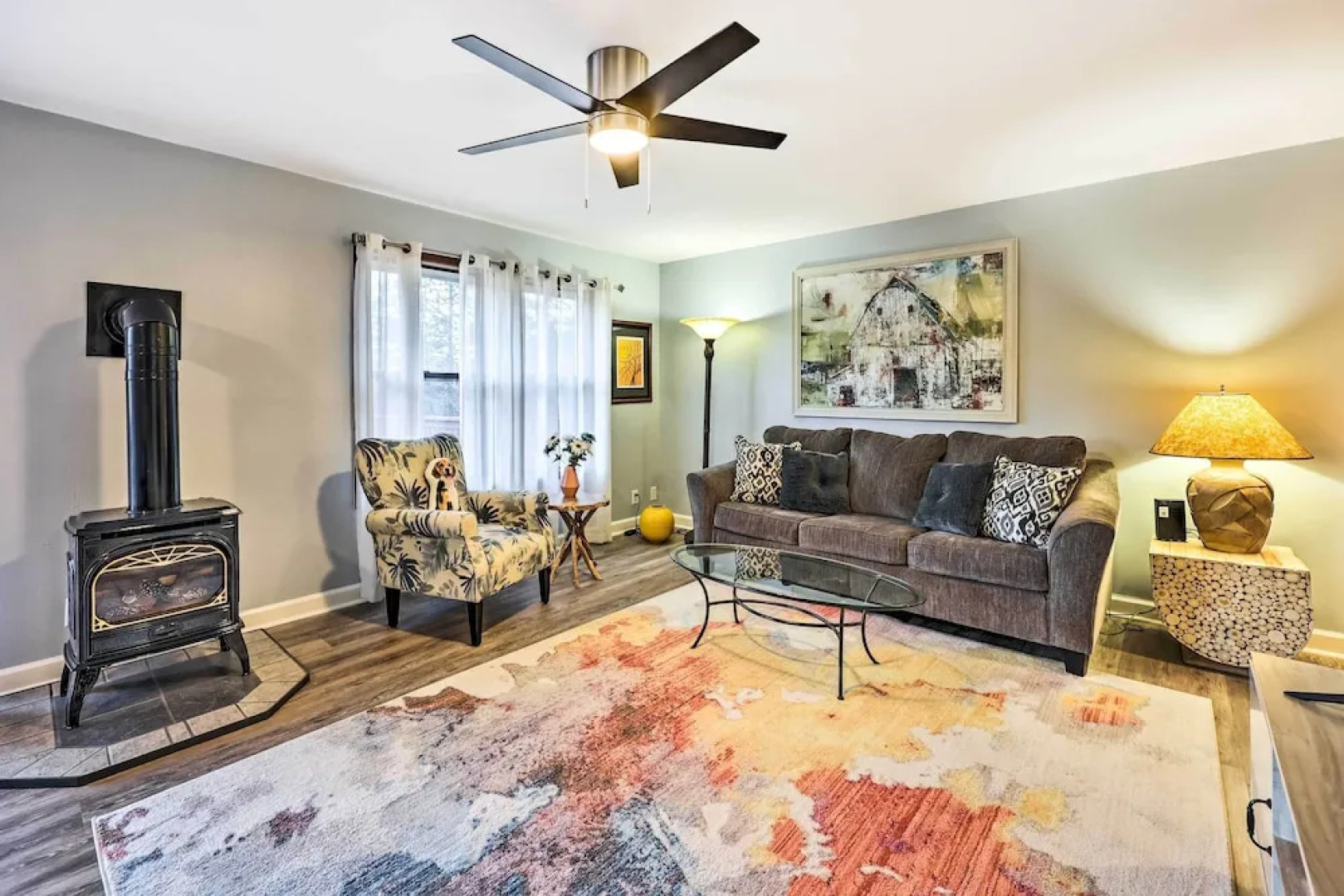 Holiday Island Home: Mountain View + Hot Tub!