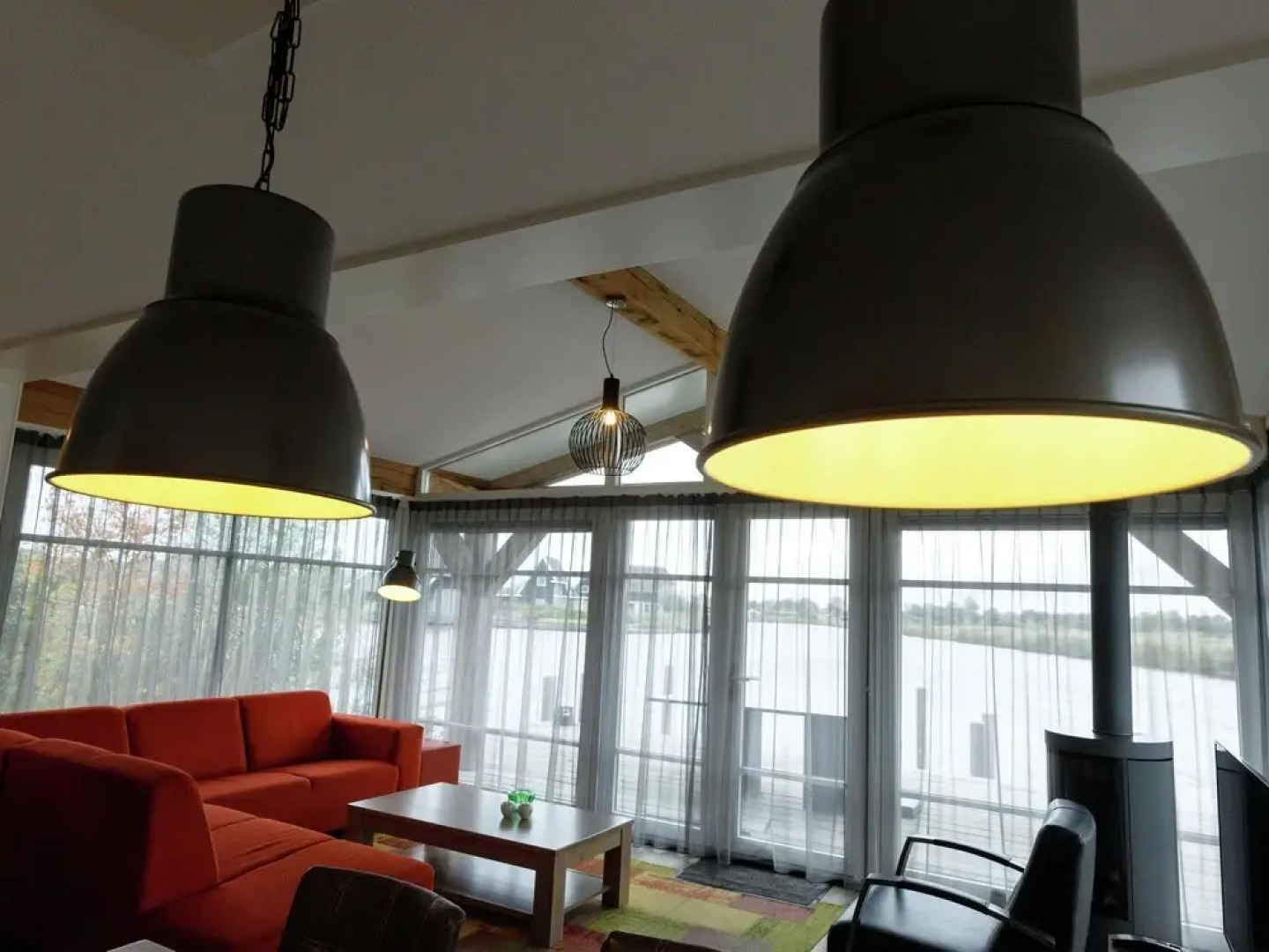 Modern House With a Jetty, Located in Beautiful Giethoorn