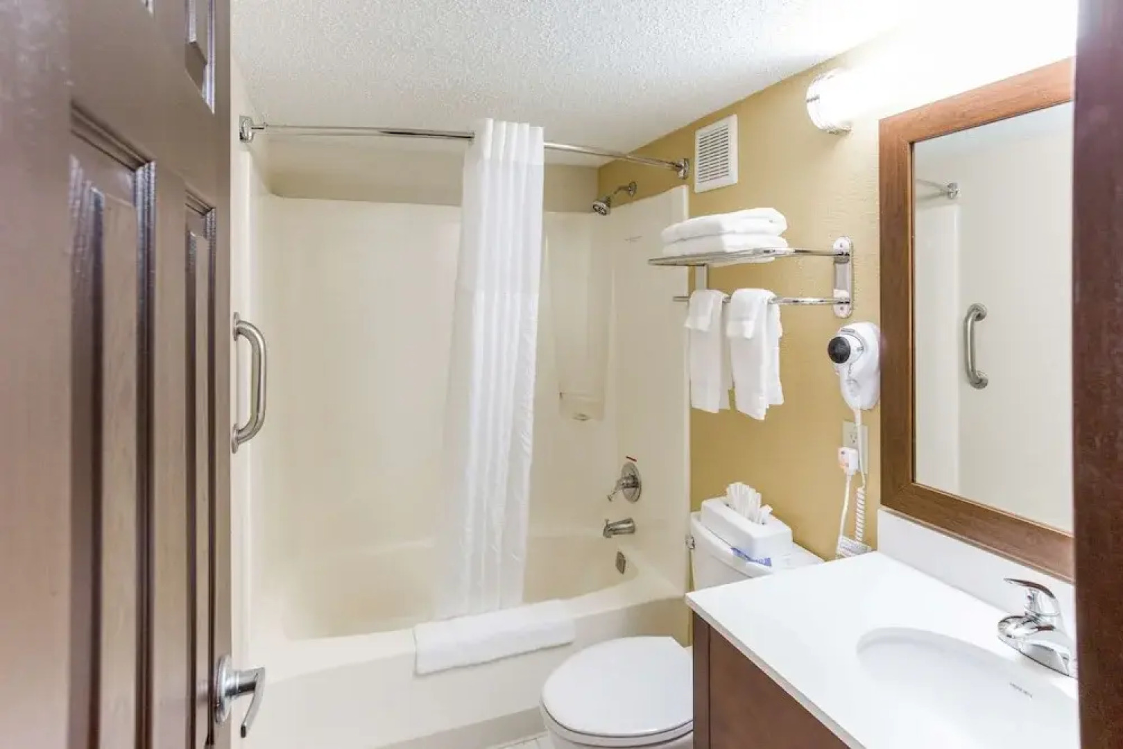 Econo Lodge Inn & Suites Plattsburgh