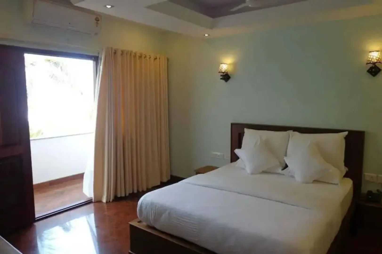 Sea breeze Beach Inn