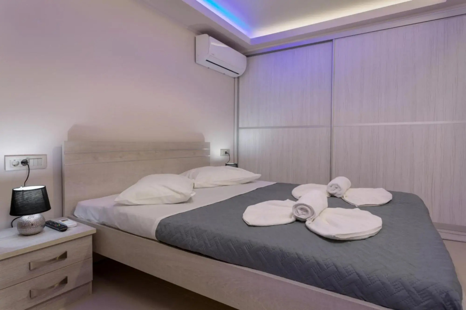 Evia's Apartment - New Apartment In Town!