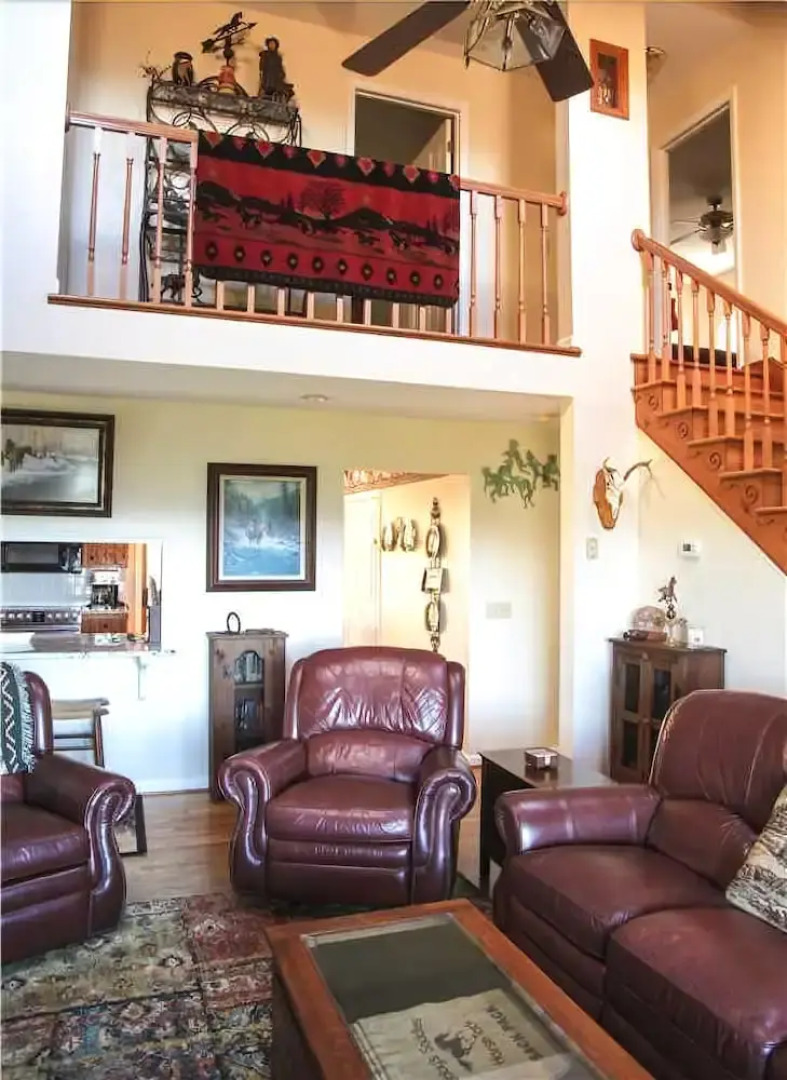 Hold Your Horses - 3 Bedroom Home