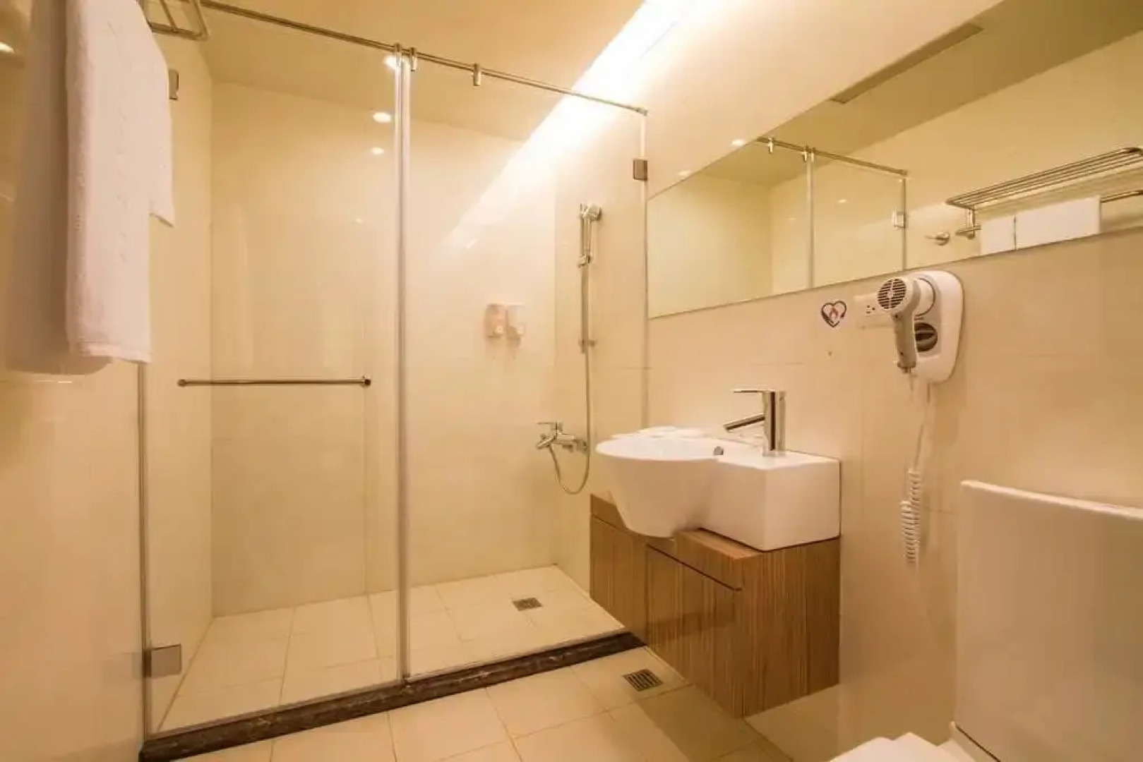 Haifu Hotel & Suites