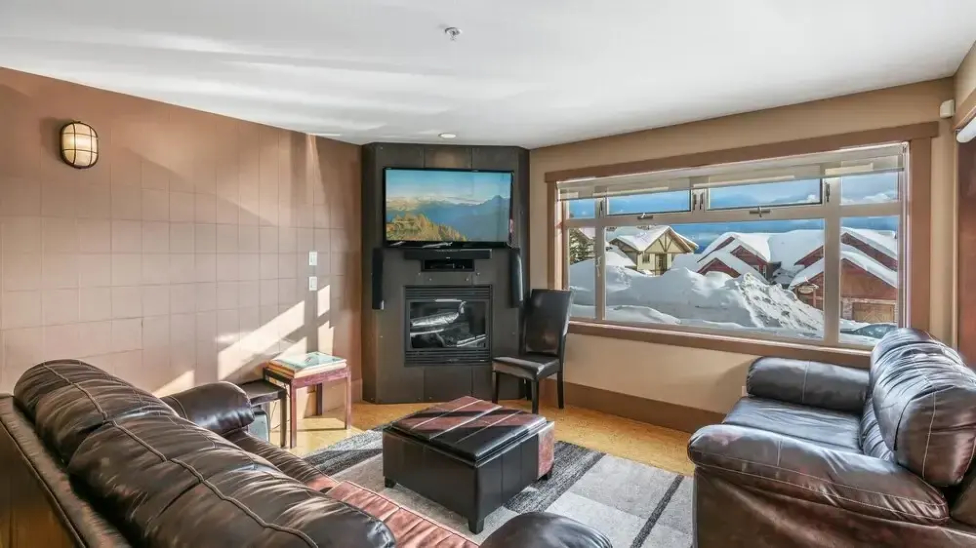 Raven's Nest - Luxury Pet Friendly Condo w/ Private Hot Tub & Mountain Views