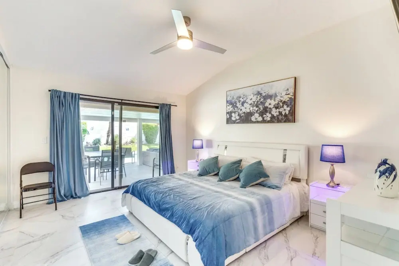 Game Room, Hot Tub & Mtn Views: Palm Springs Gem