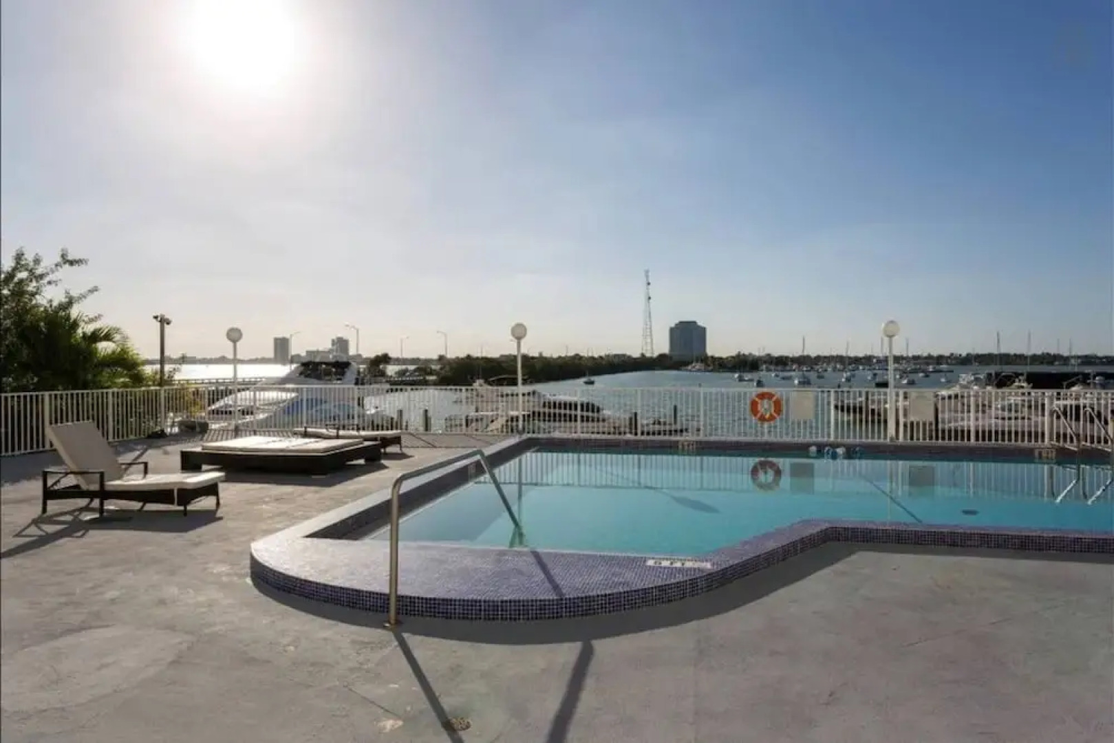 Awesome Place with Pool and Parking No.4