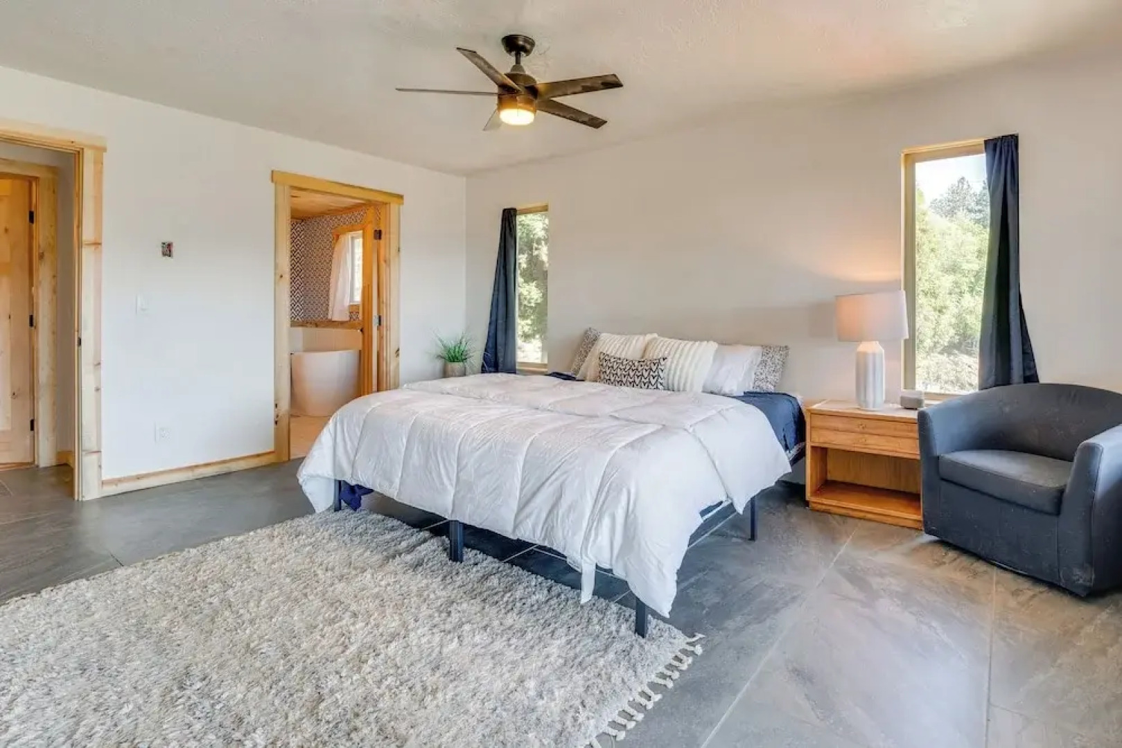 Mtn-view Getaway w/ Spacious Deck in Republic!