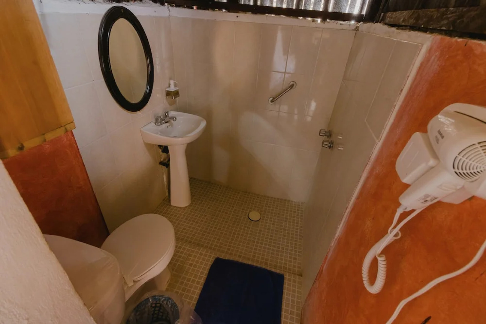 Casa Maya Lodge  Robinson Crusoe Style