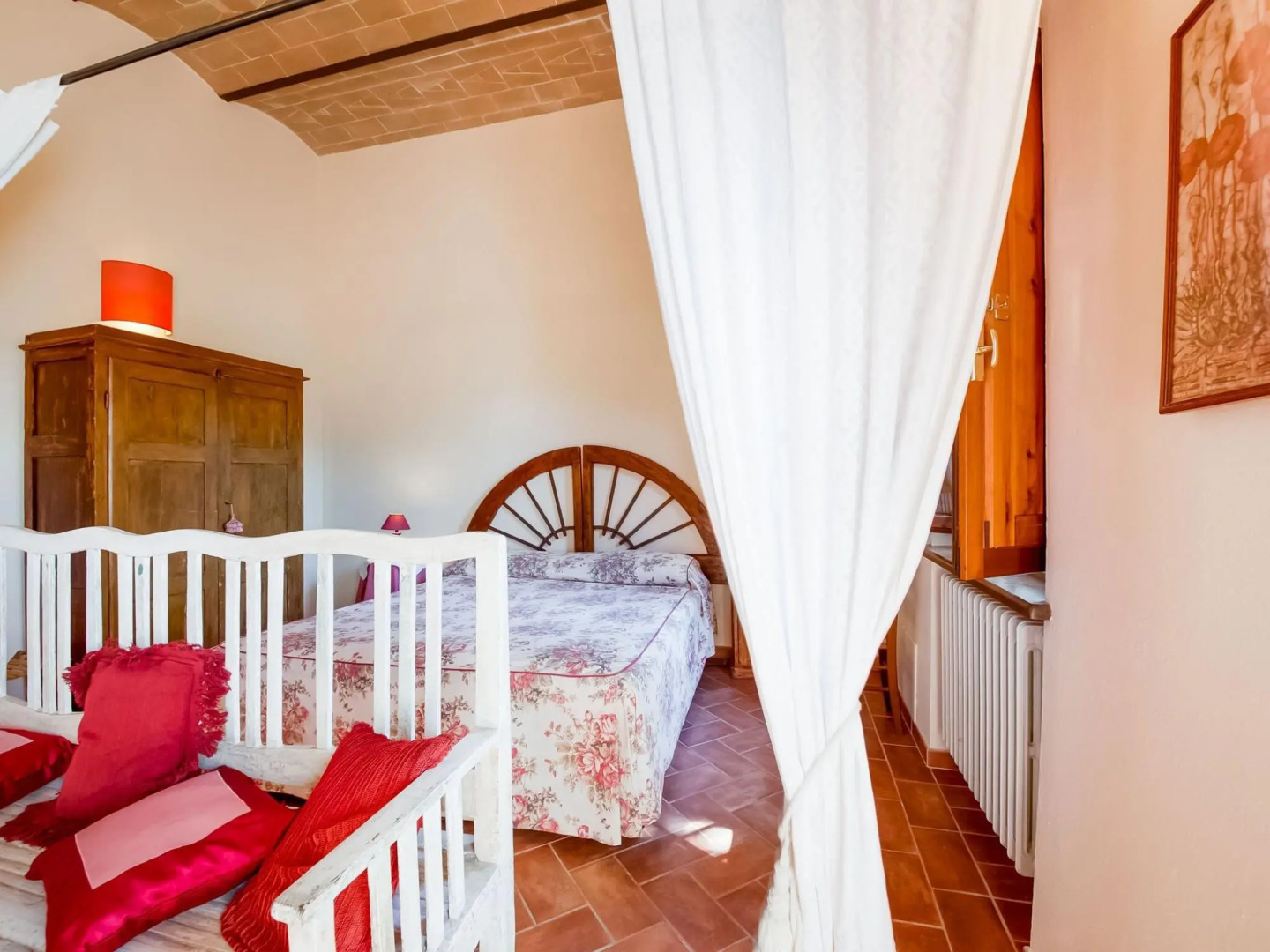 Boutique Cottage in Poggibonsi with Pool