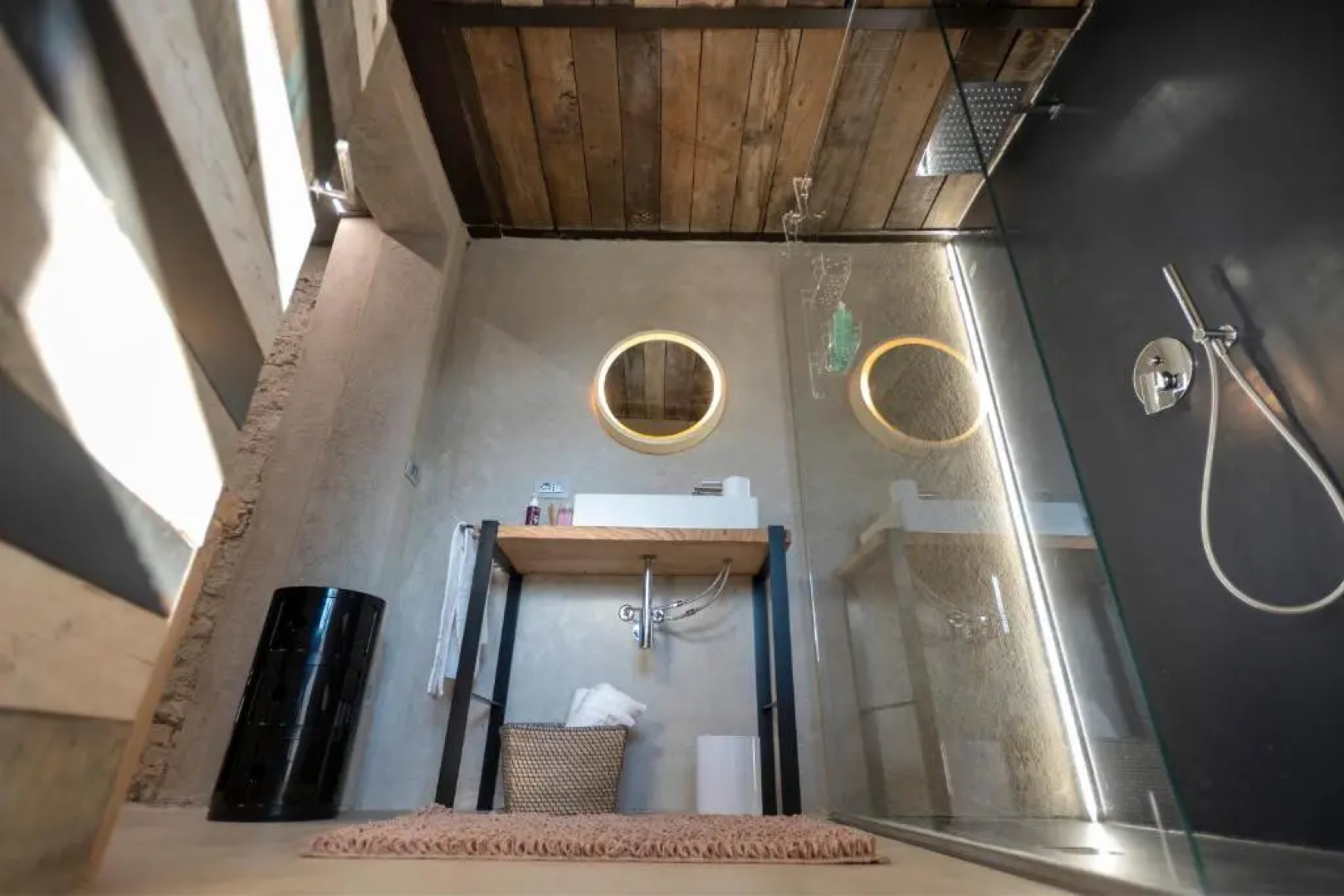 ROSTAGNI 1834 apt in villa with pool in the Barolo region