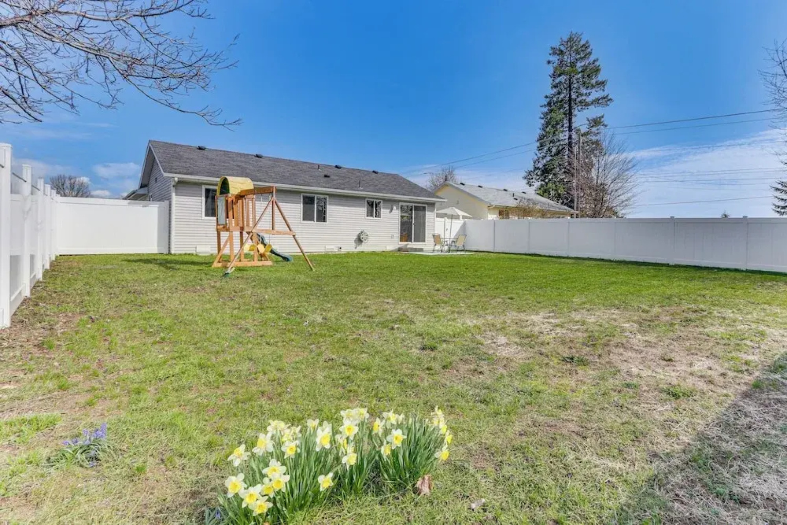 Charming Home w/ Patio: 3 Mi to Hayden Lake!