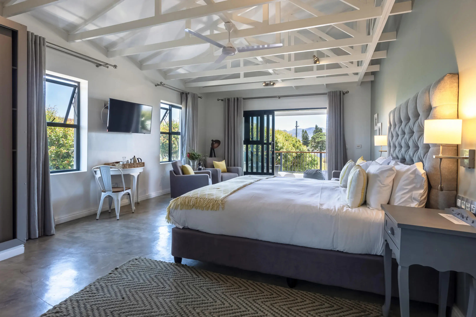 Whale Rock Luxury Lodge