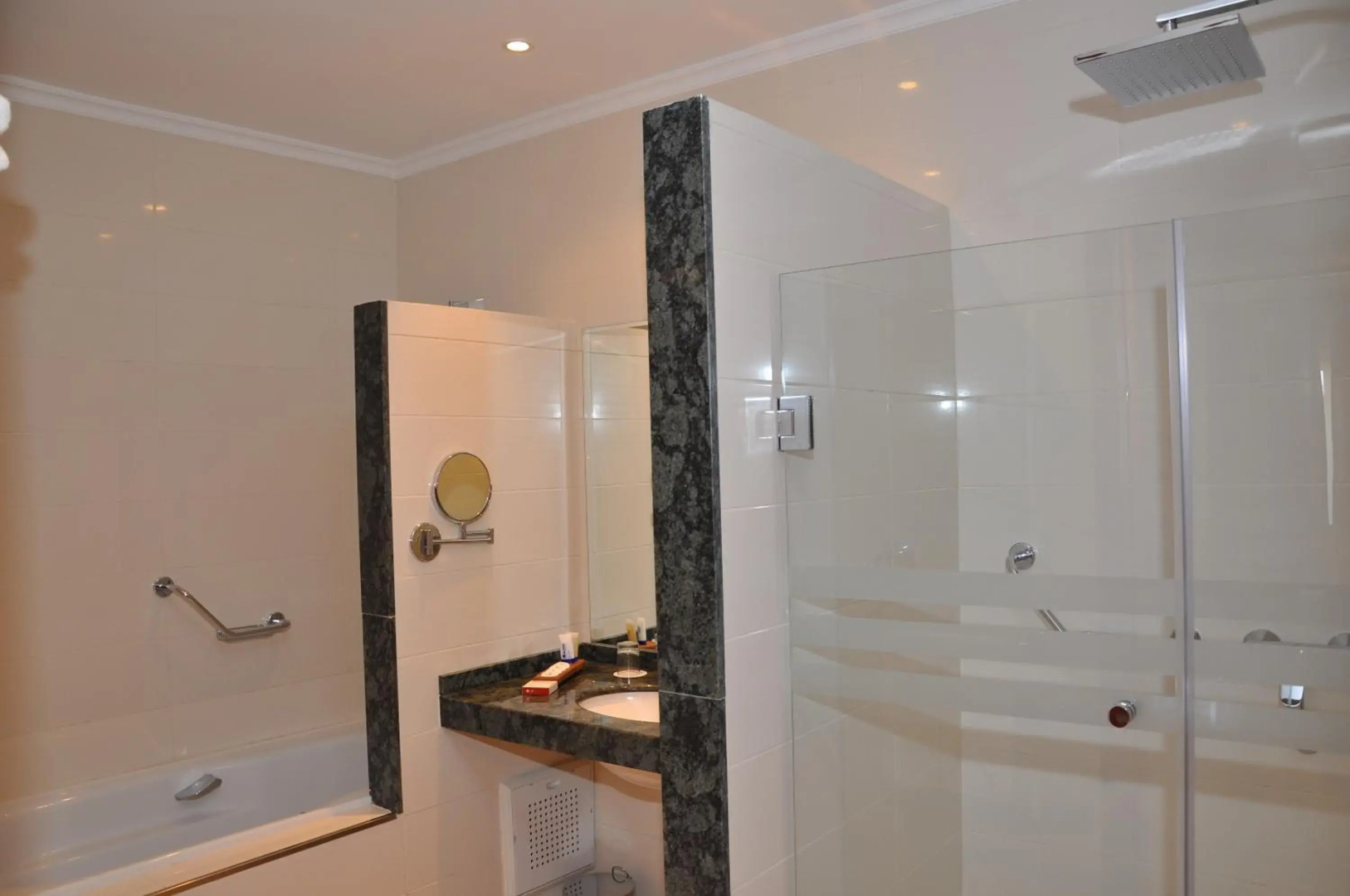 Across Hôtels & Spa Fès