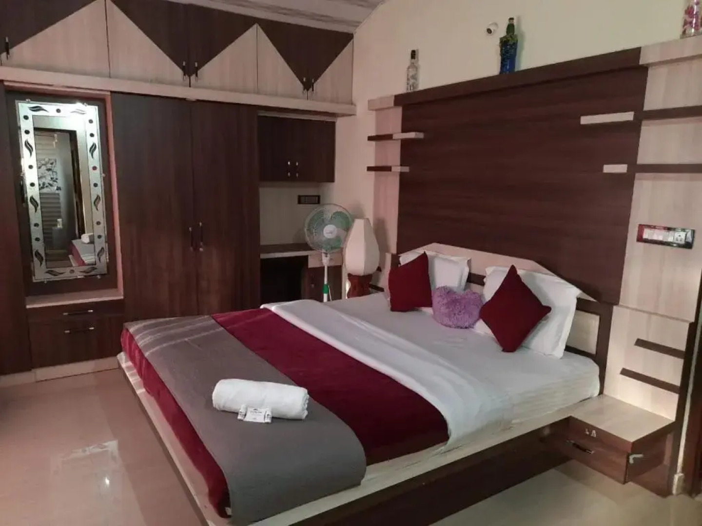 Srinikethana Home Stay with Swimming Pool
