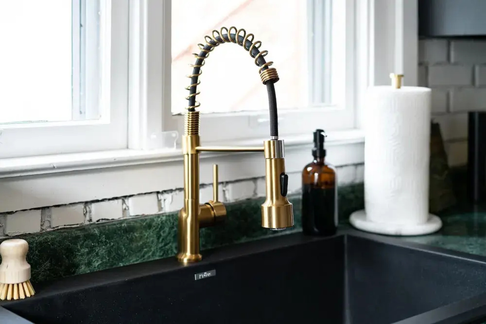 Prime Location Top Rated Clean Parking Free