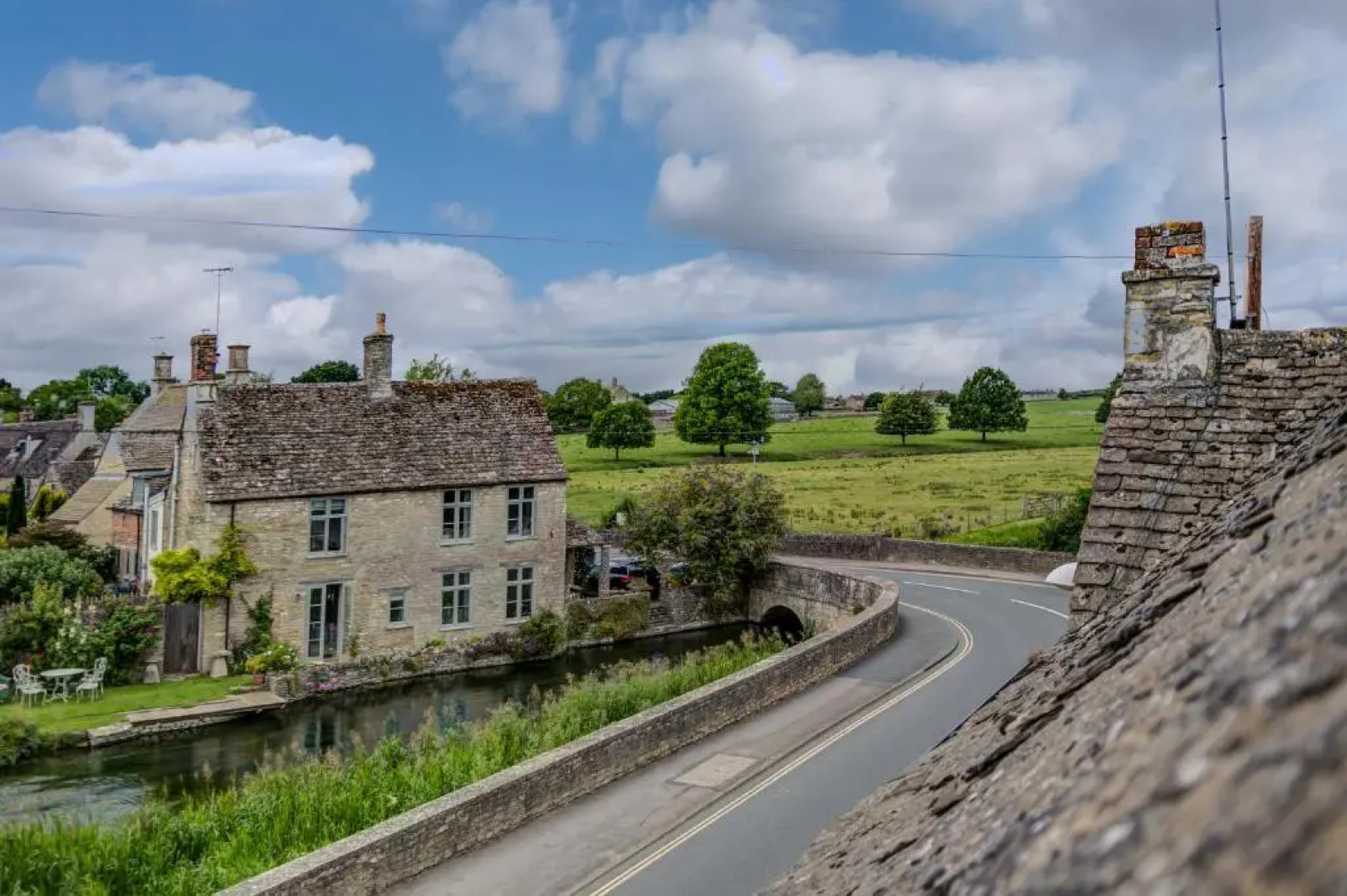 Chic Georgian town house in Cotswold town centre