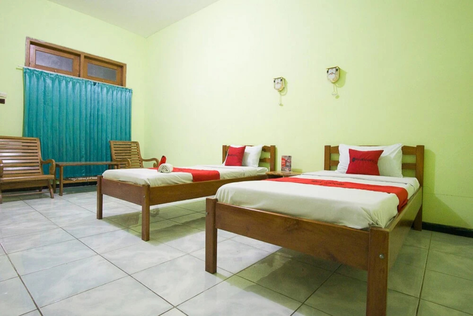 Reddoorz Plus At Jalan Raya Pasir Putih