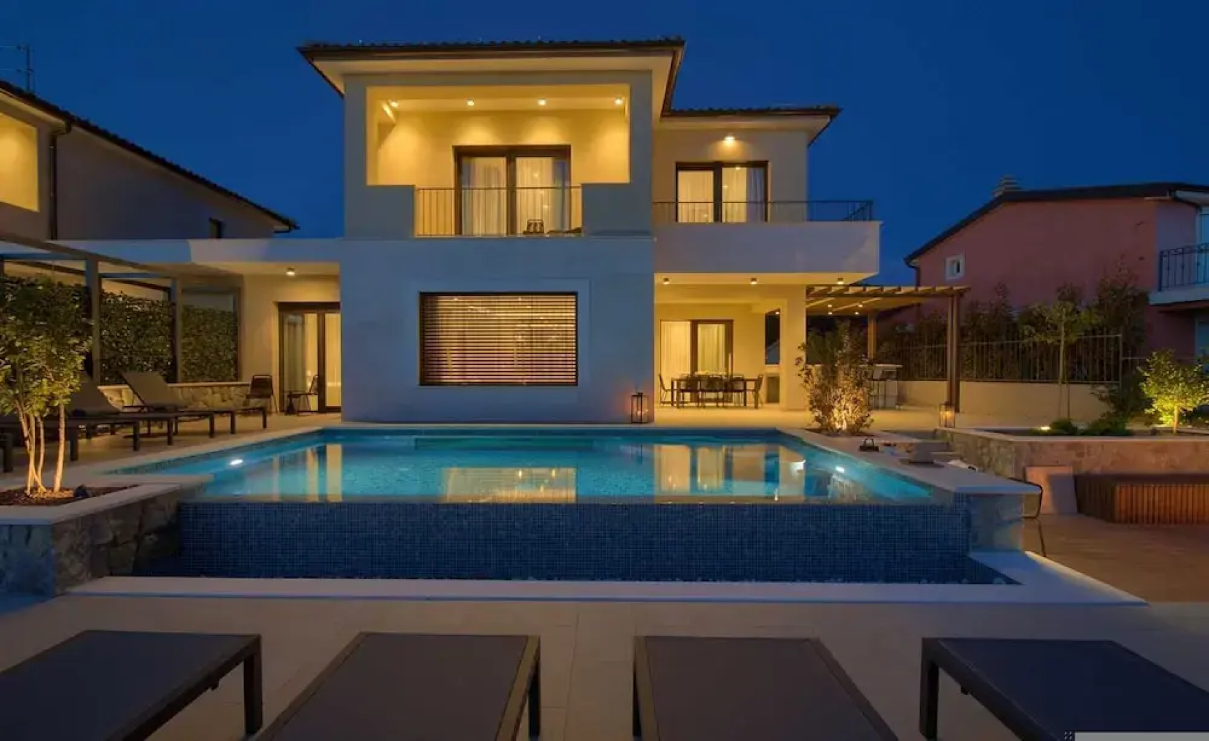 Villa Lord With Heated Pool Jacuzzi and Sauna