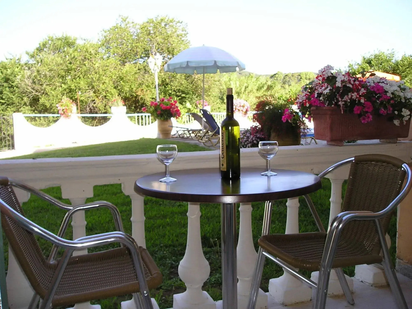 River Studios & Apartments