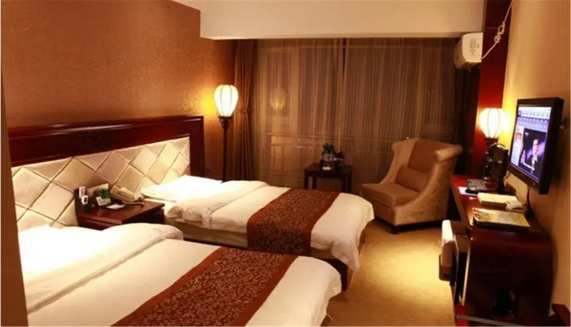 Zhang Ye Post and Telecommunications Hotel