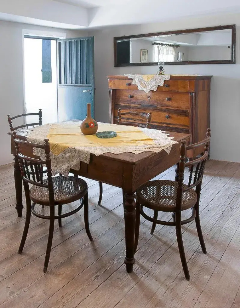 House 1910 by Zante Plaza