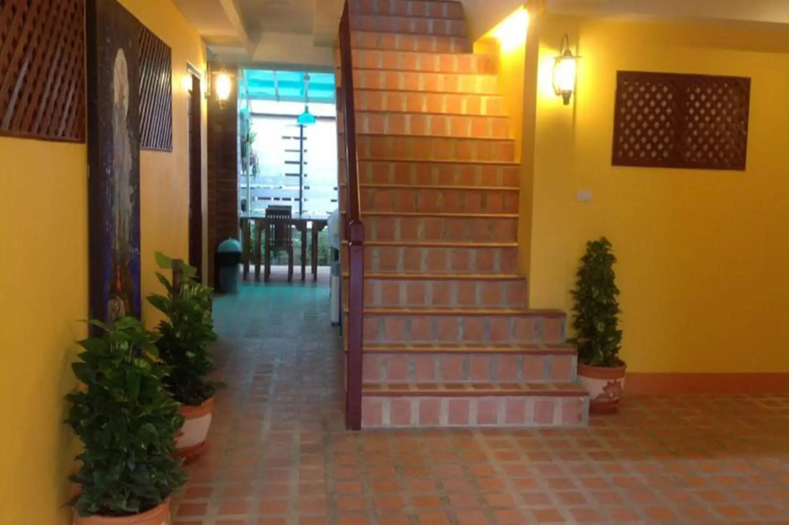 Yellow Tique Hotel